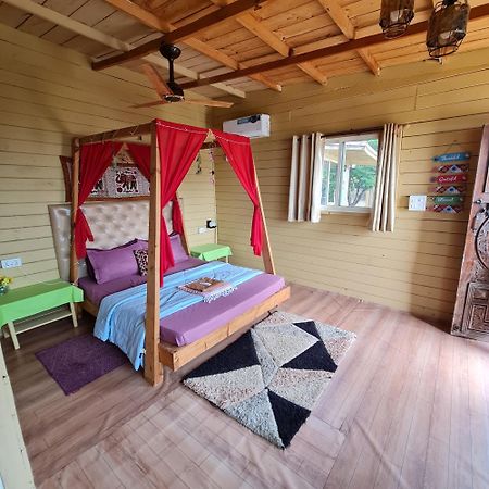 Love Temple Beach Resort Arambol Exteriör bild