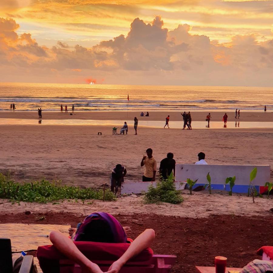 Love Temple Beach Resort Arambol Exteriör bild