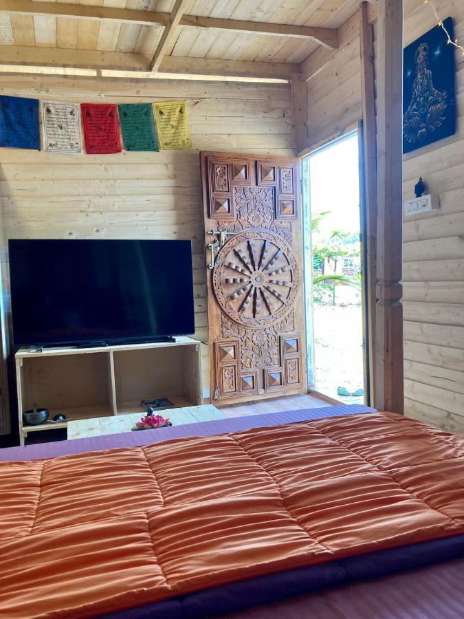 Love Temple Beach Resort Arambol Exteriör bild