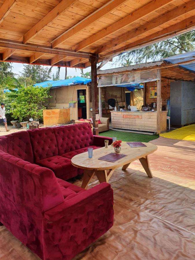 Love Temple Beach Resort Arambol Exteriör bild