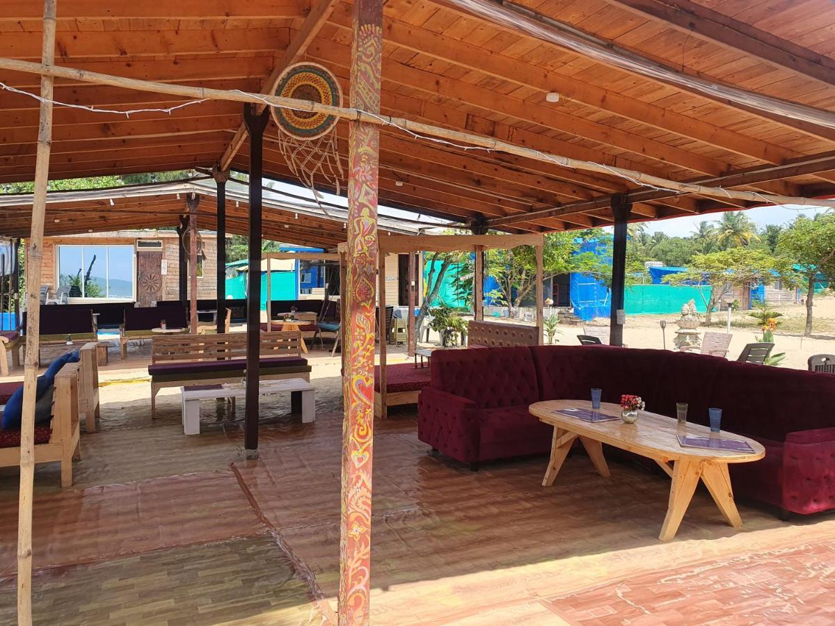 Love Temple Beach Resort Arambol Exteriör bild