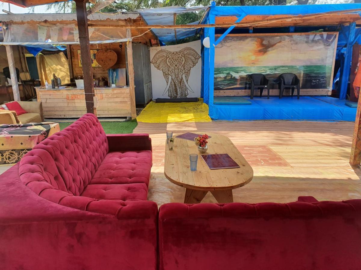 Love Temple Beach Resort Arambol Exteriör bild