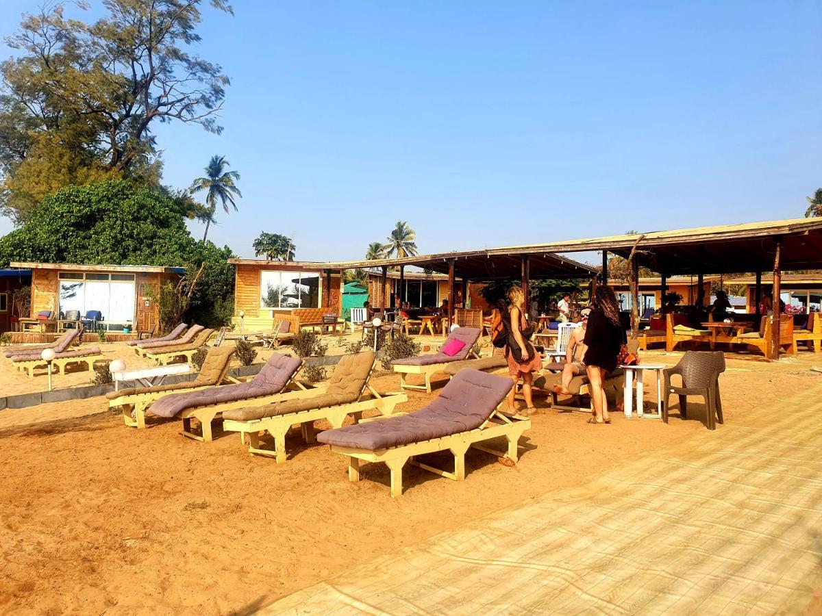 Love Temple Beach Resort Arambol Exteriör bild