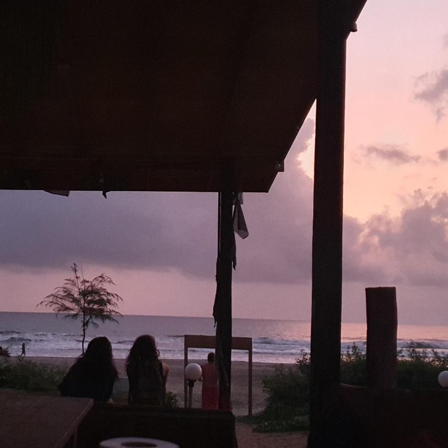Love Temple Beach Resort Arambol Exteriör bild