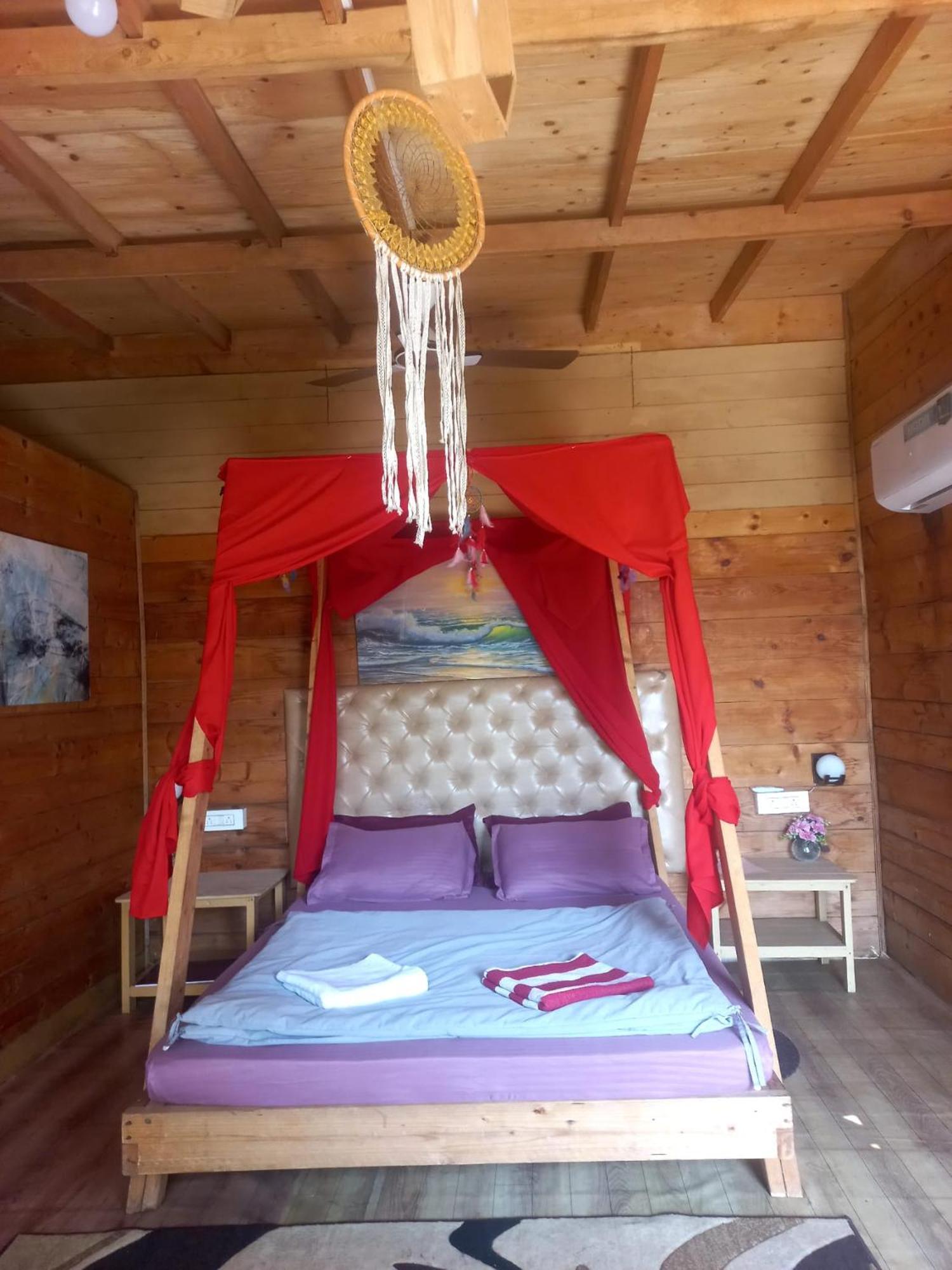 Love Temple Beach Resort Arambol Exteriör bild