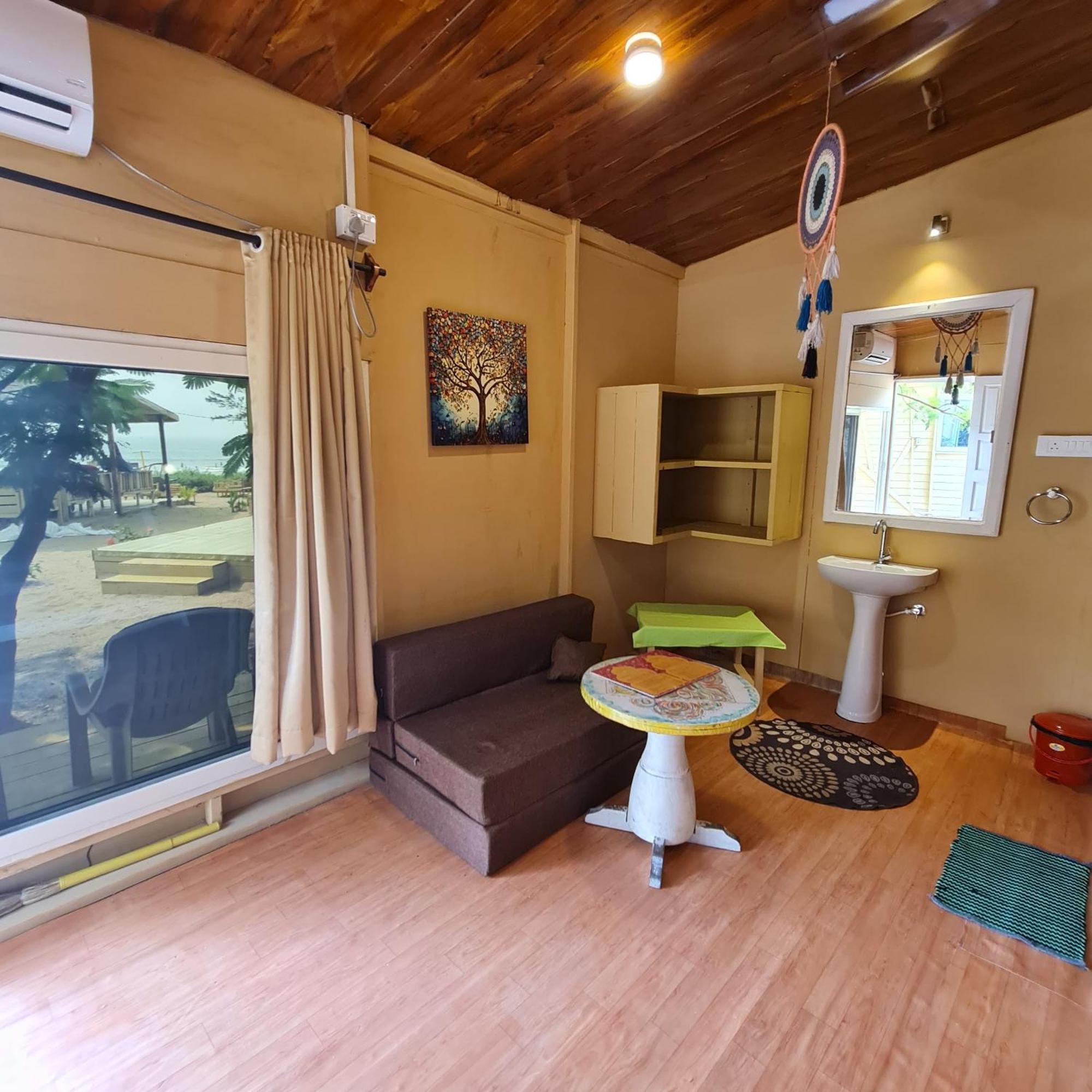Love Temple Beach Resort Arambol Exteriör bild