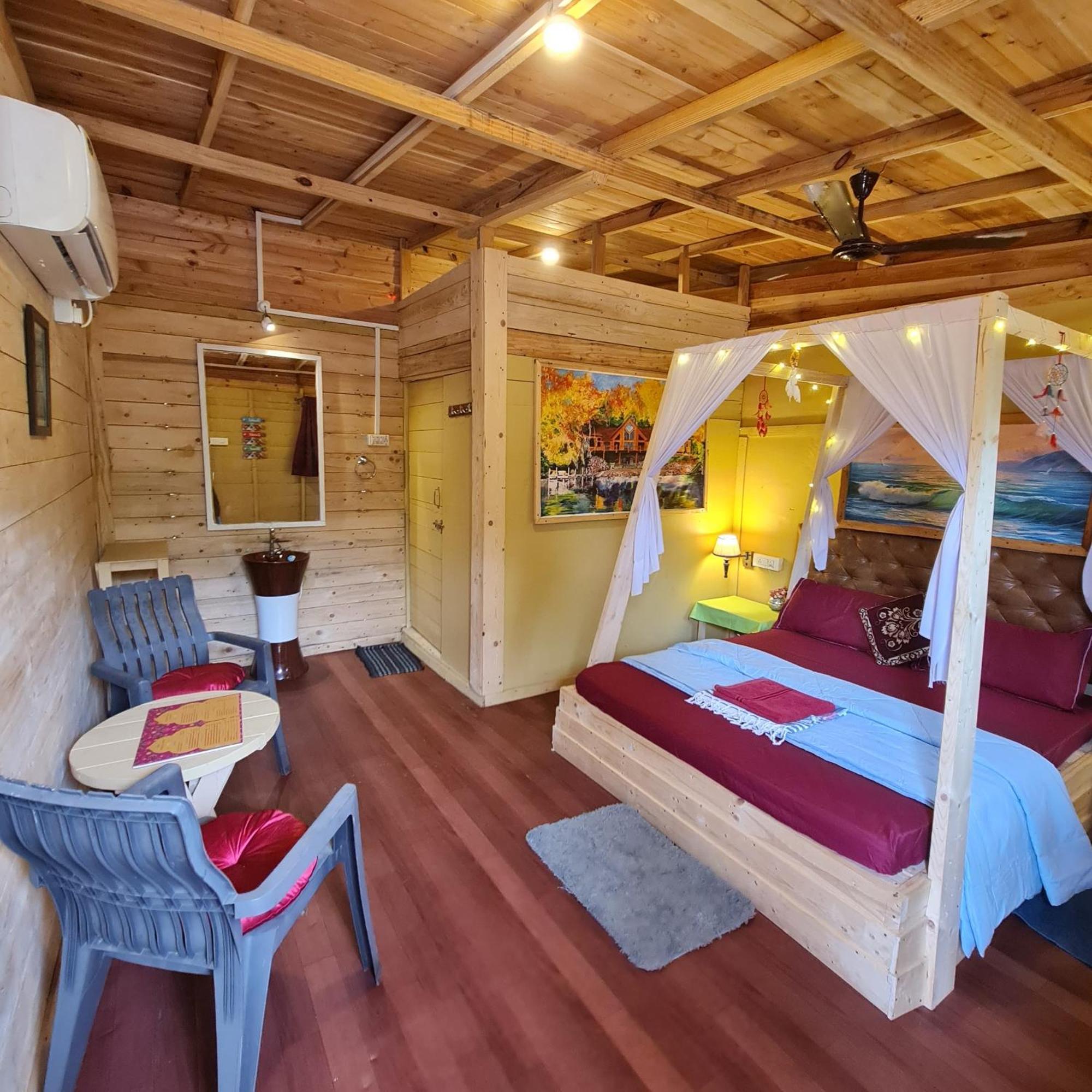 Love Temple Beach Resort Arambol Exteriör bild