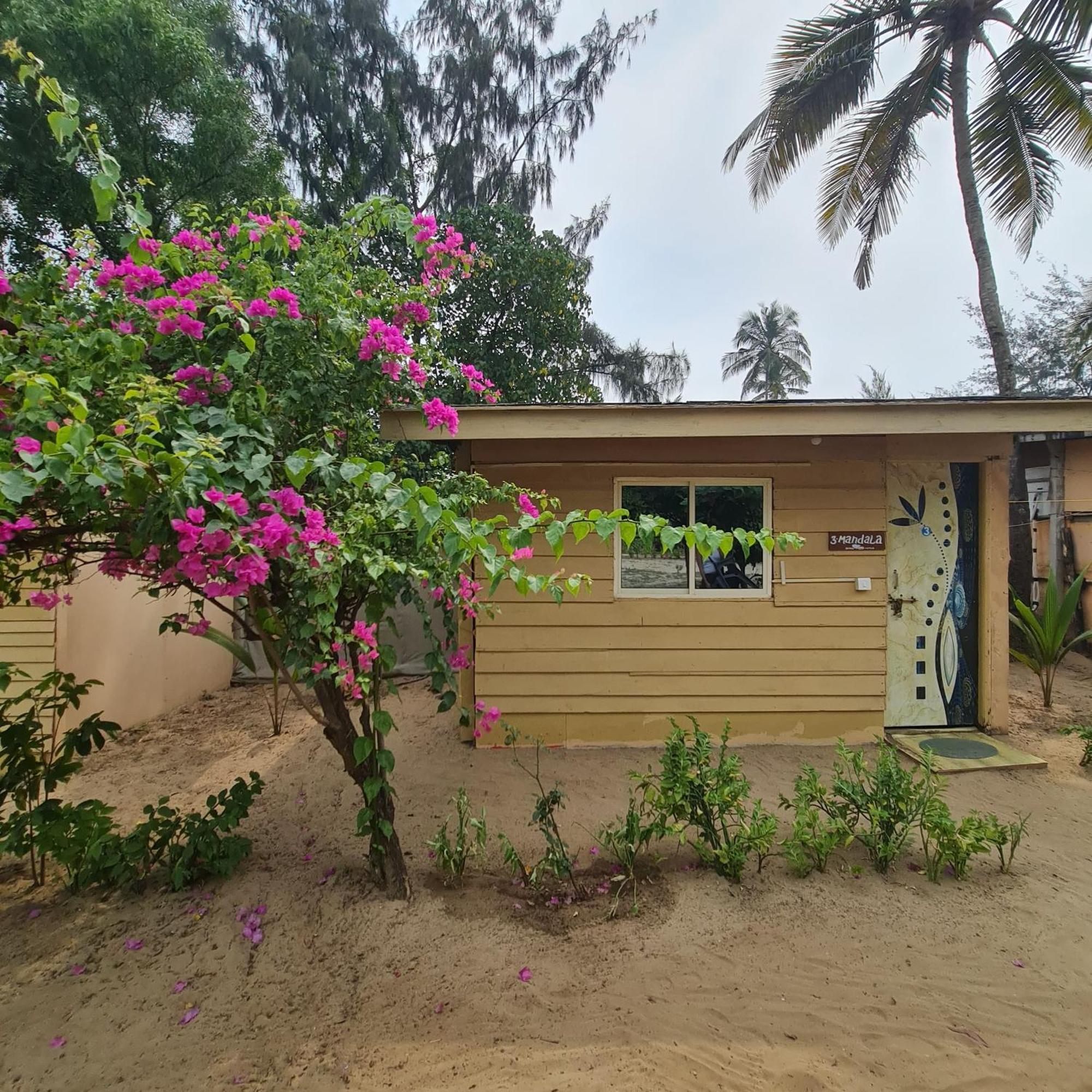 Love Temple Beach Resort Arambol Exteriör bild